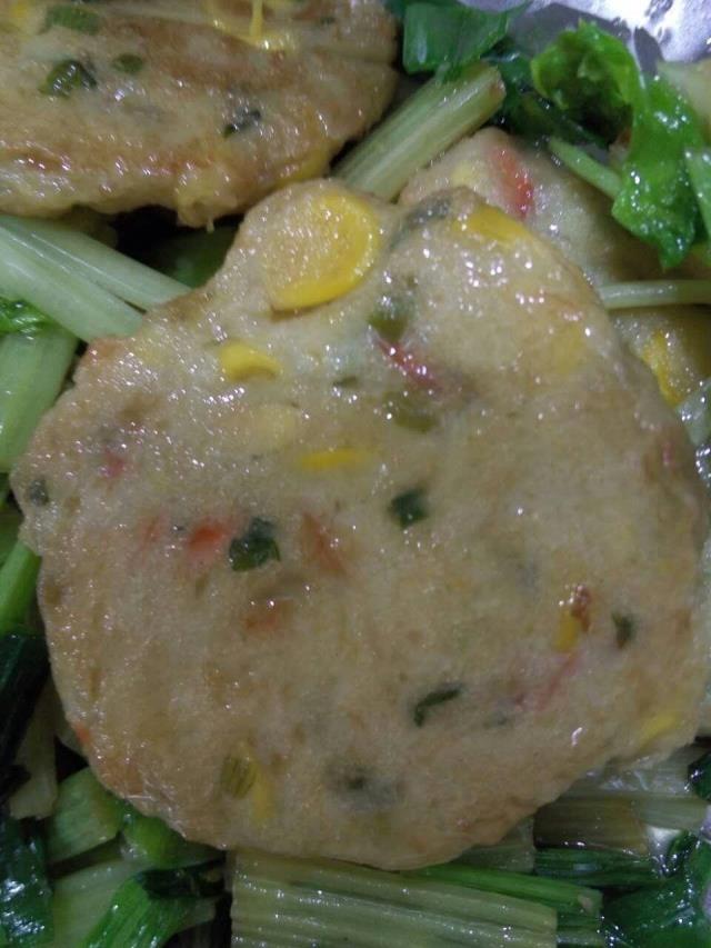 汕尾海豐 老市場熱門 特 產(chǎn)小吃 純手工紅蘿卜馬蹄玉米魚漿餅